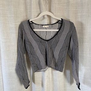 Patterned long sleeve crop top